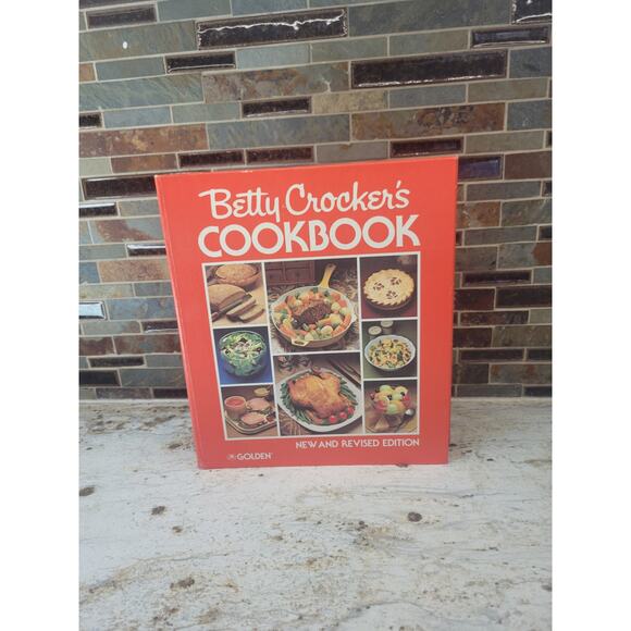 Vintage Betty Crocker Cookbook, Hardcover 5 Ring Binder 1978 New Revised Edition - Picture 1 of 8